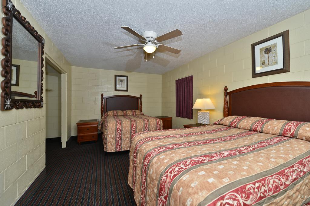 Savannah Inn And Suites Savannah Port Area Værelse billede