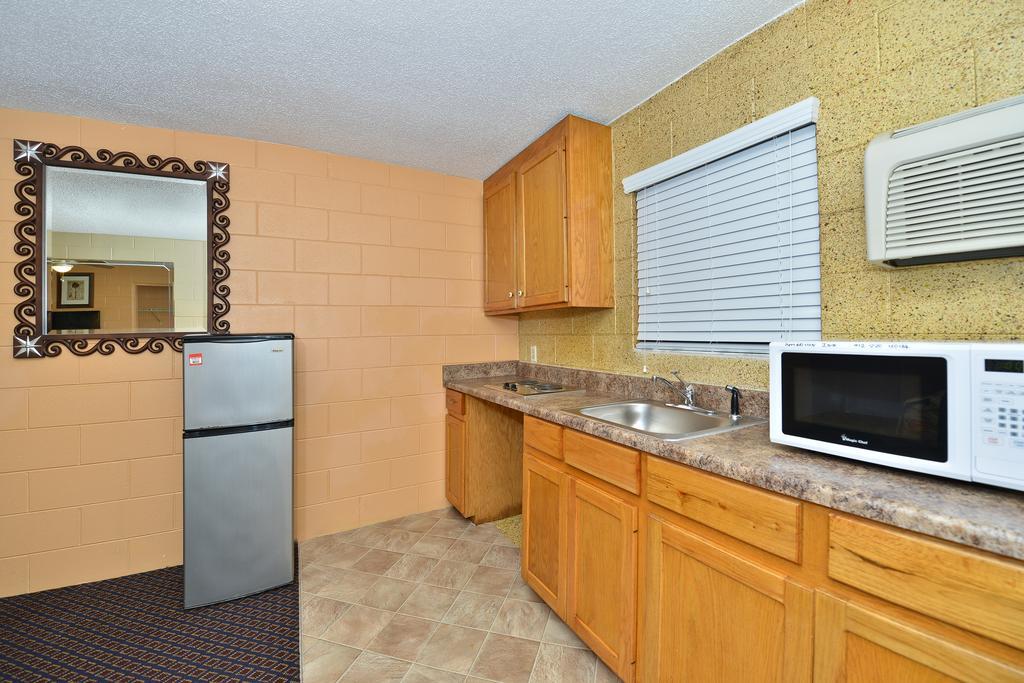 Savannah Inn And Suites Savannah Port Area Port Wentworth Værelse billede